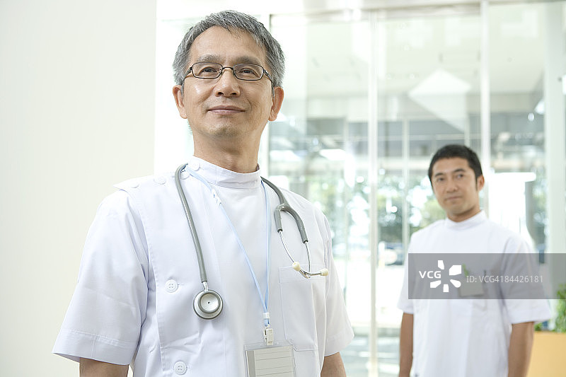 日本男医生和护士肖像图片素材
