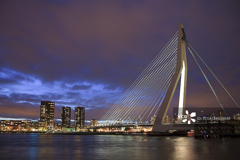 鹿特丹伊拉斯谟大桥图片素材
