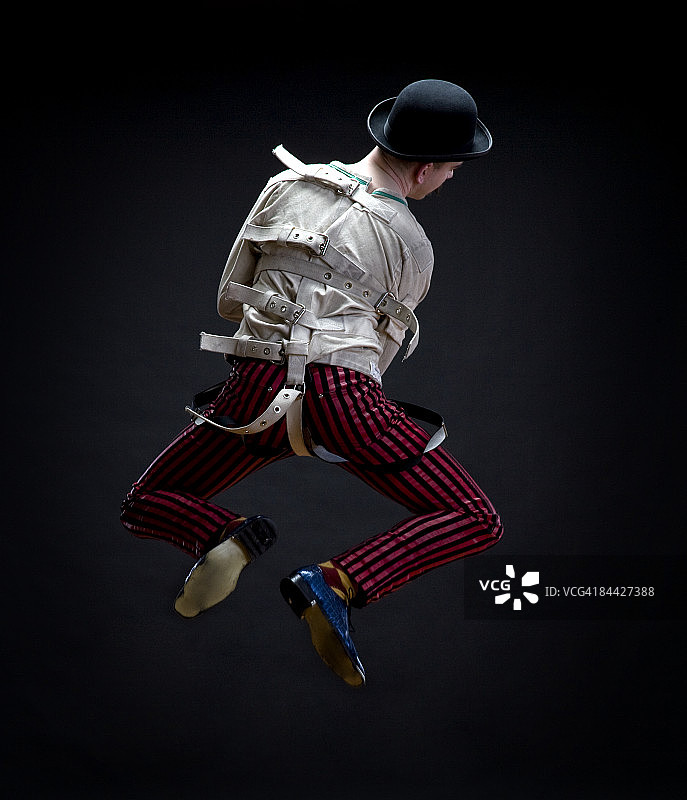 穿着束缚衣的男人图片素材