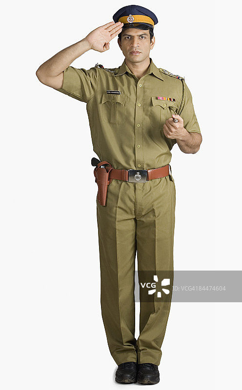 敬礼的警察肖像图片素材