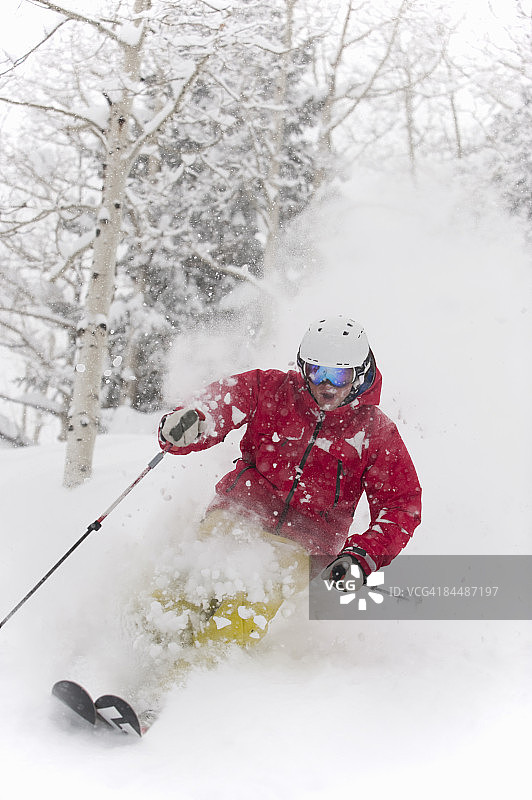 粉雪滑雪图片素材