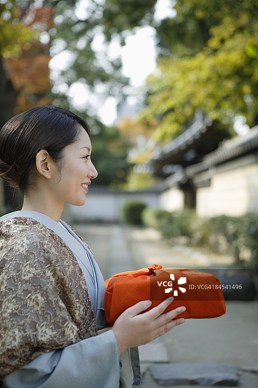 穿着和服的女人肖像图片素材