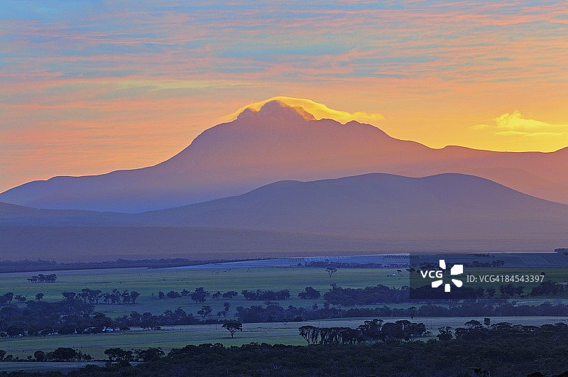 澳大利亚西澳大利亚斯特灵山脉国家公园日出图片素材
