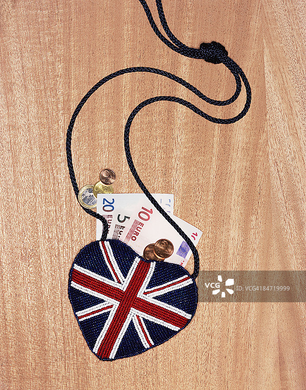 米字旗钱包里的欧元图片素材