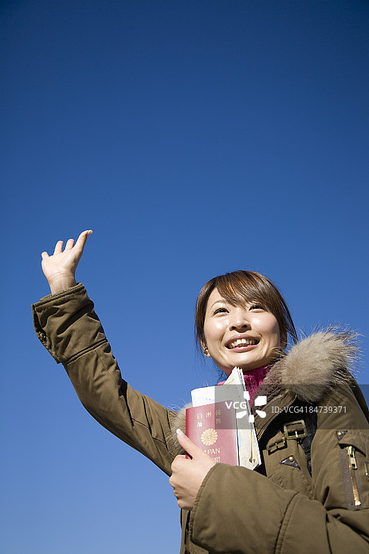 女孩正在挥手图片素材