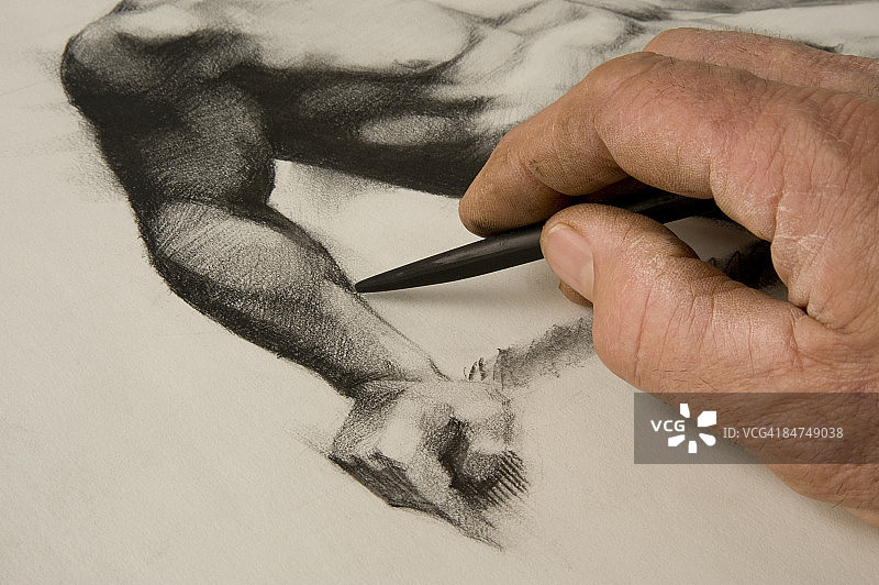 艺术家的手和草图图片素材
