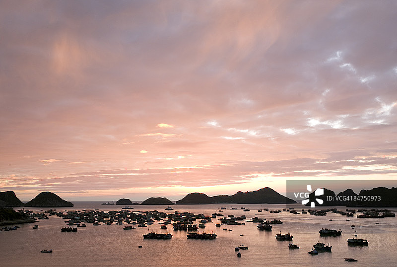 吉婆岛海港日落景色图片素材
