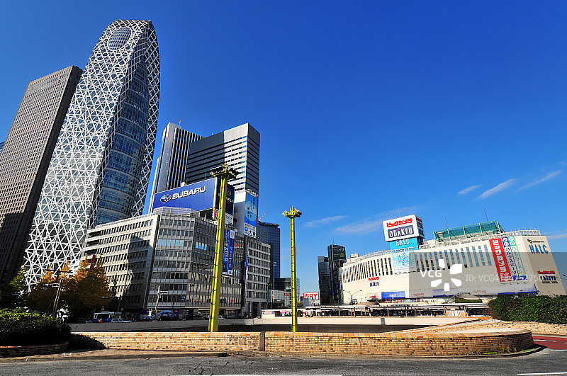茧状大楼和新宿西出口图片素材