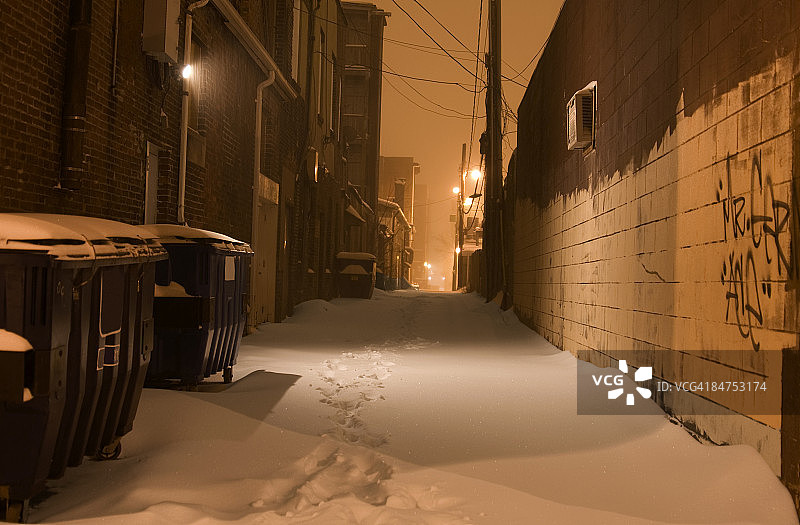 雪覆盖的小巷图片素材