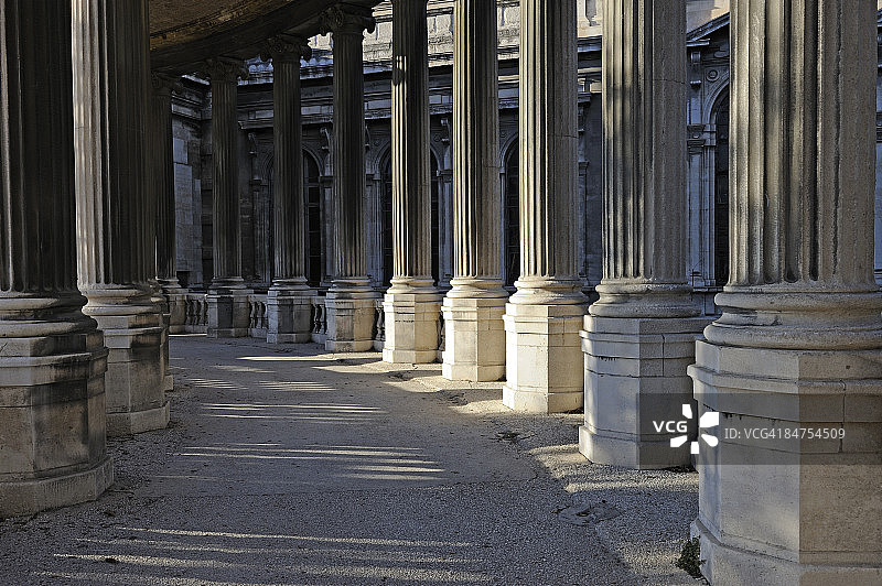 隆尚宫的柱廊图片素材