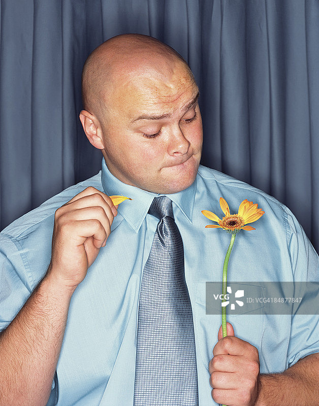 她爱我，她不爱我图片素材