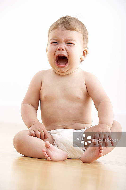 婴儿哭泣图片素材