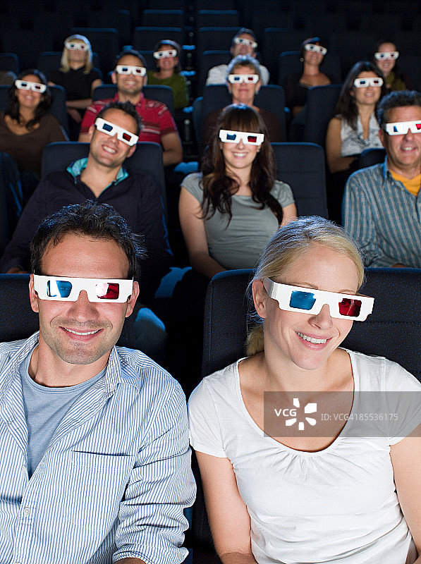 电影院观众观看3D电影图片素材