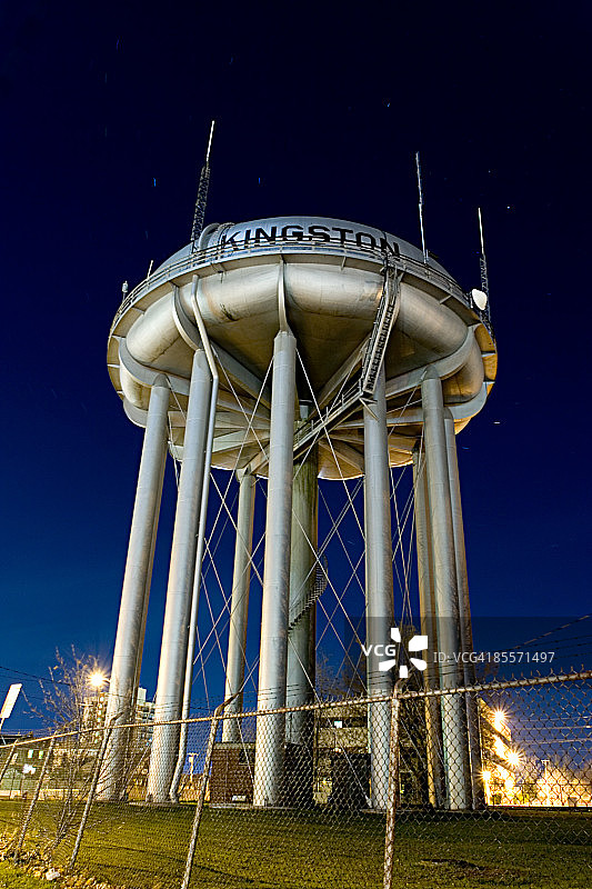 夜间水塔图片素材