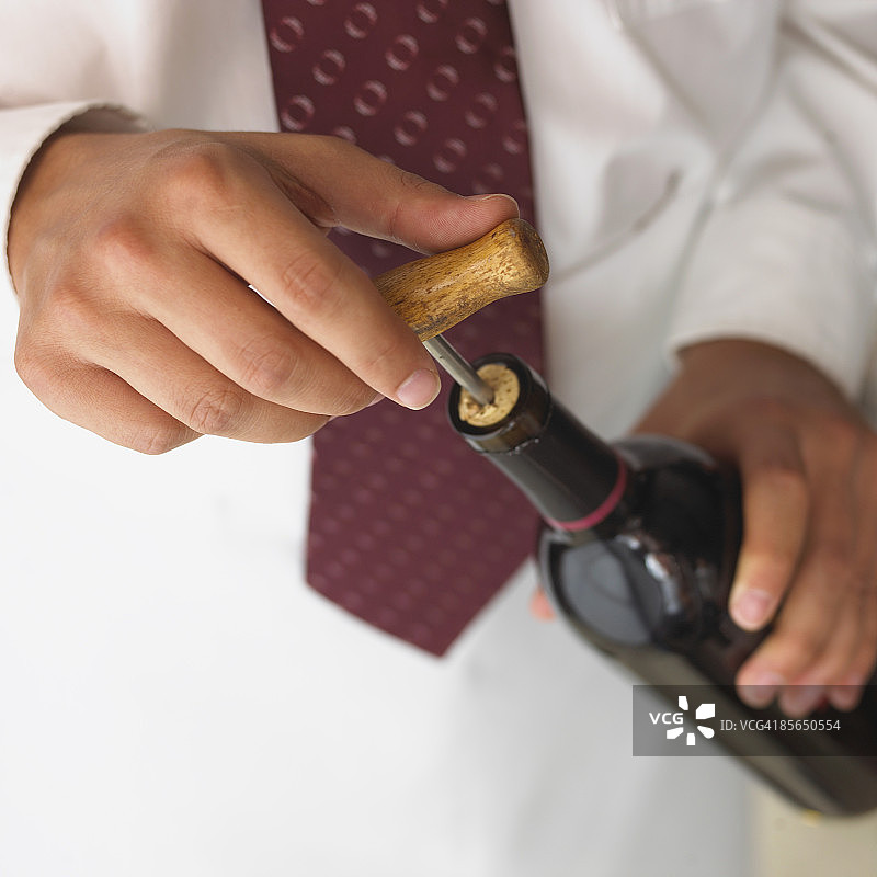 打开一瓶葡萄酒图片素材