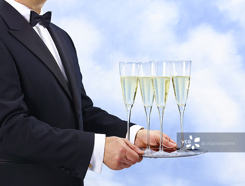 手持香槟杯的侍者图片素材