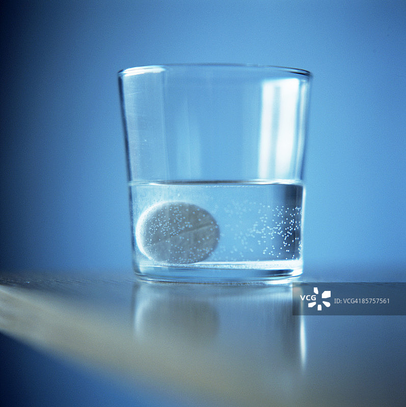 水中溶解的止痛药图片素材