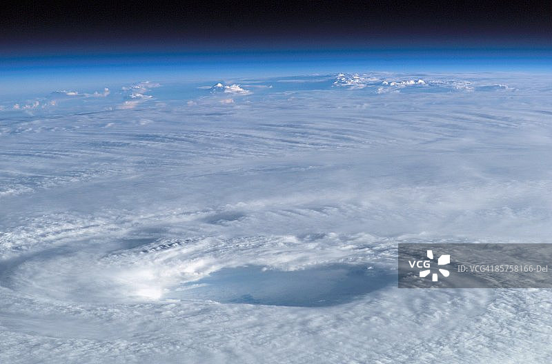 国际空间站拍摄的飓风伊莎贝尔之眼图片素材