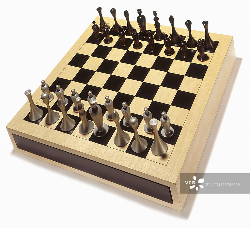 准备就绪的国际象棋棋盘图片素材