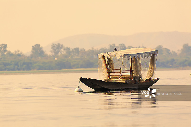 皮丘拉湖上的小船图片素材