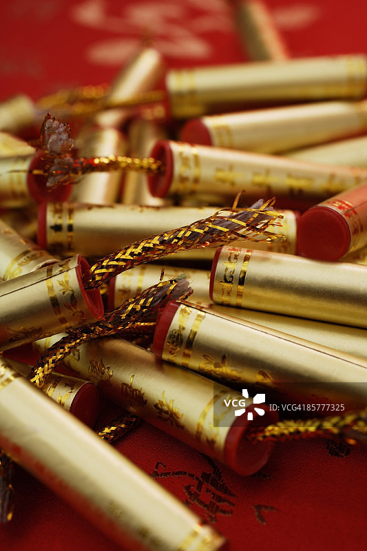 中国新年装饰品和鞭炮静物图片素材