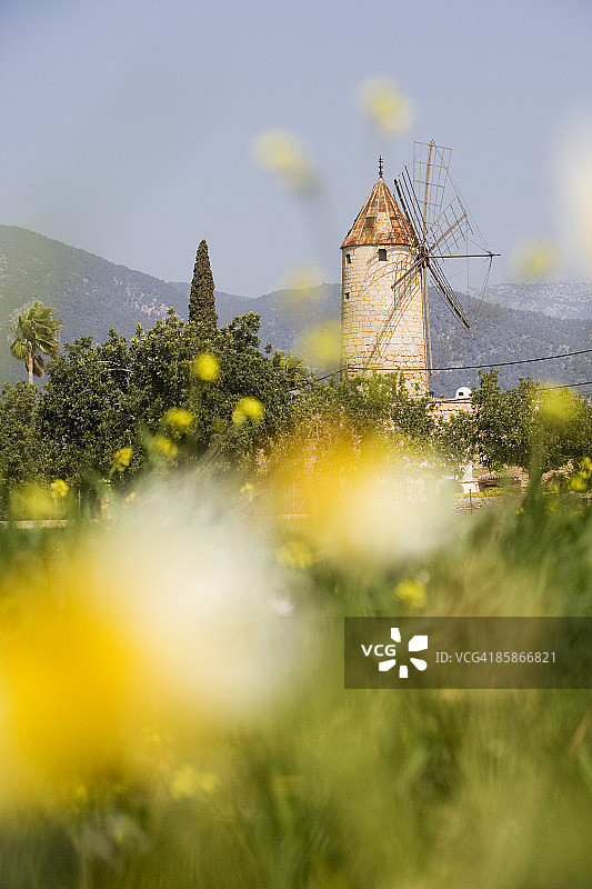 看向圣玛丽亚德尔卡米附近的莫利德斯特伦特餐厅图片素材