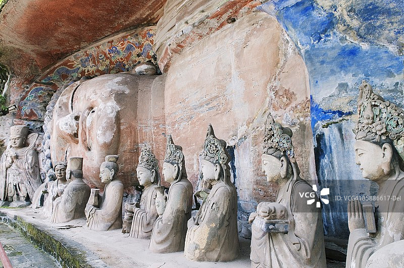 中国重庆大足石刻卧佛石雕（释迦牟尼涅槃像，联合国教科文组织世界遗产）图片素材