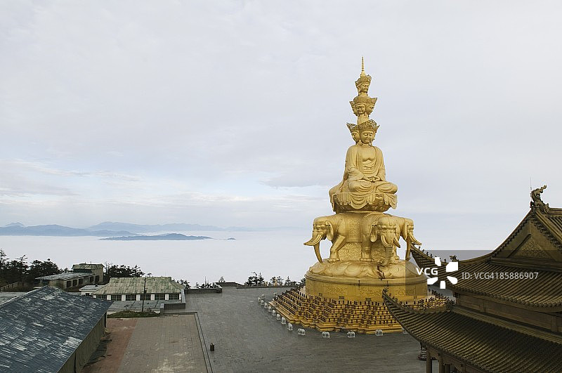 中国四川峨眉山金顶金殿云海景观图片素材