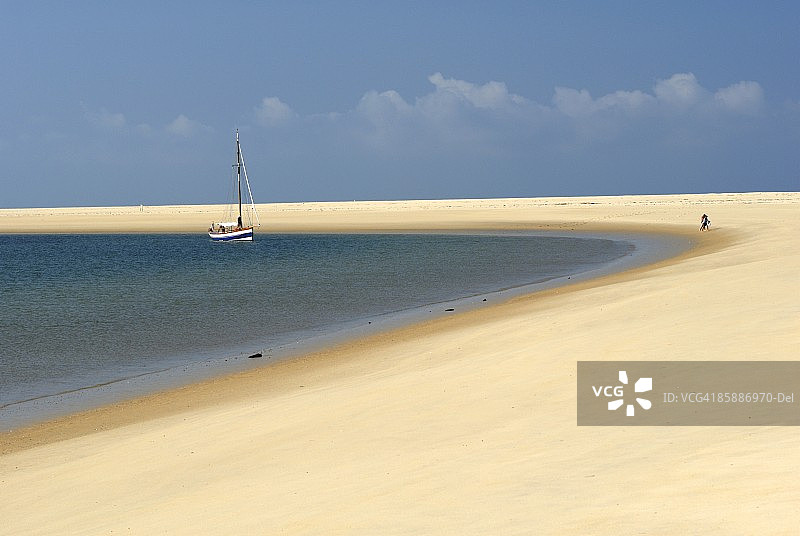 阿卡雄湾的沙洲和旧帆船，法国银海岸图片素材