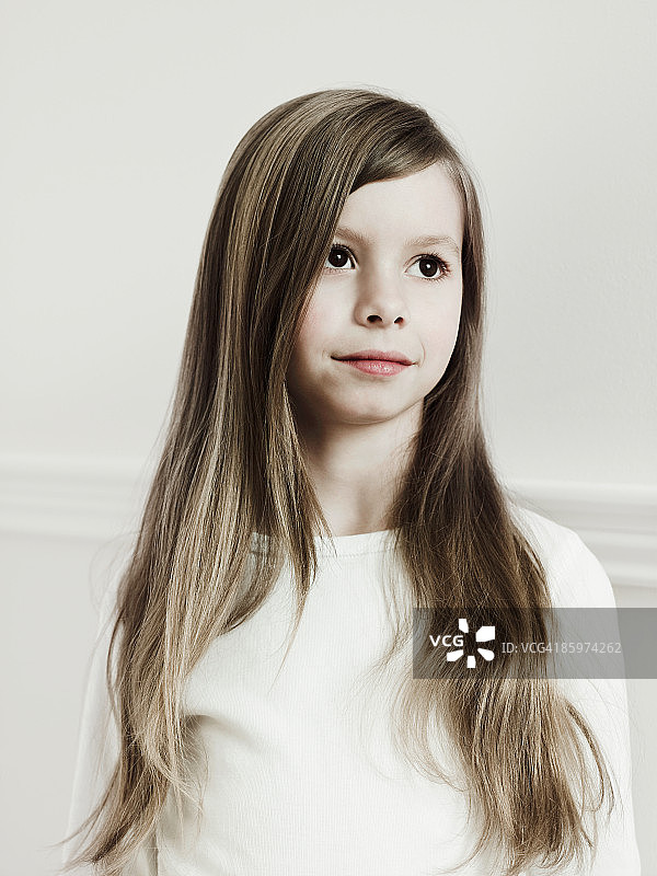 一个年轻女孩的肖像图片素材