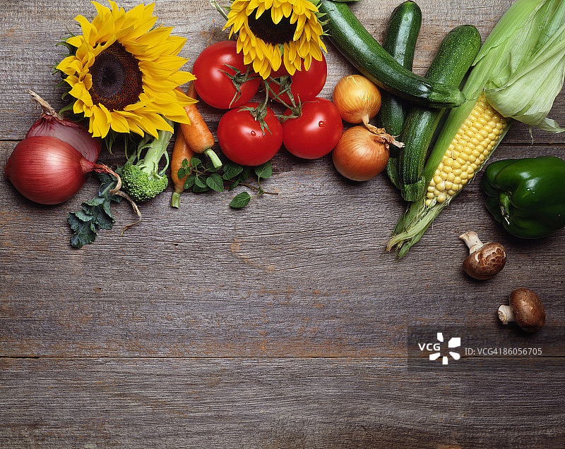 新鲜蔬菜和向日葵图片素材