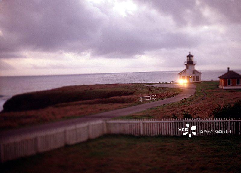 海边悬崖与灯塔图片素材