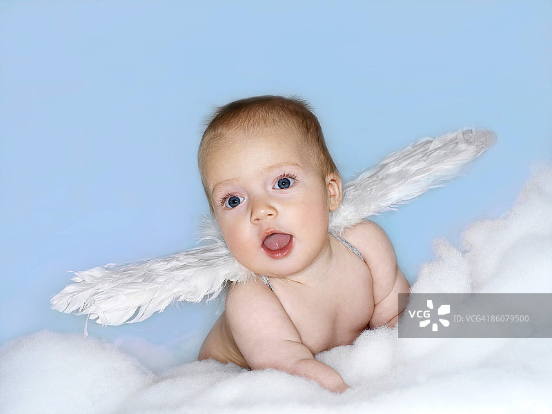 装扮成天使的婴儿图片素材