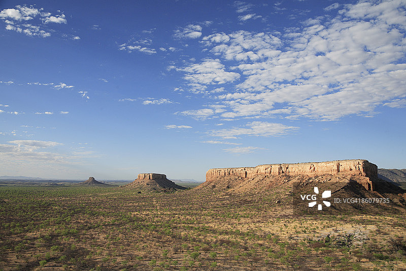 纳米比亚达马拉兰Vingerklip附近的山脉图片素材