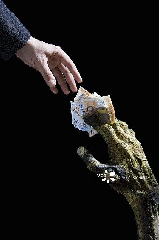 怪兽向商人递钱图片素材