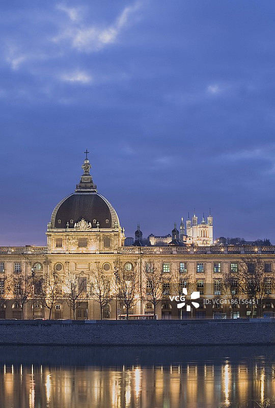 法国里昂主宫医院夜景图片素材
