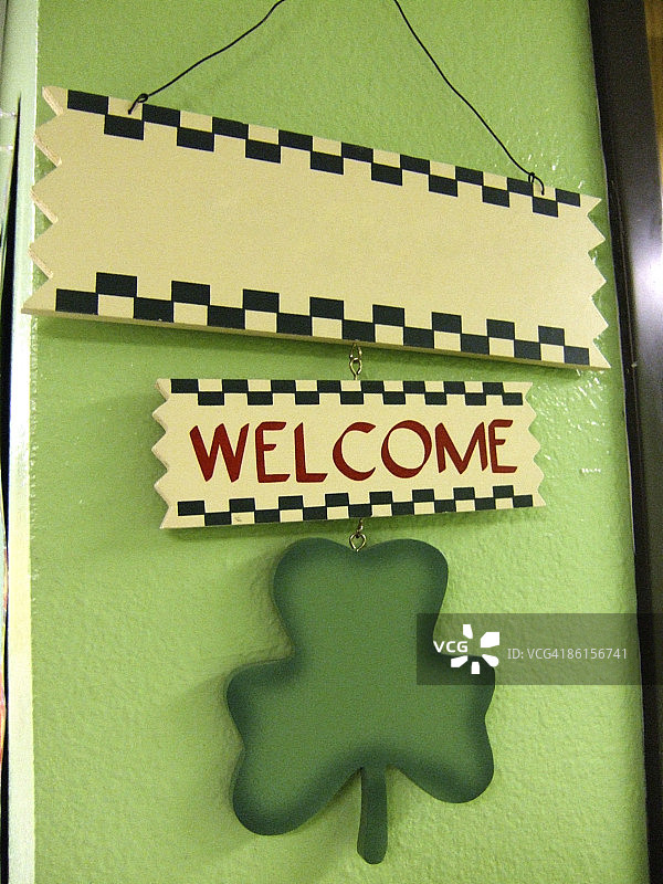 带三叶草的欢迎标牌图片素材