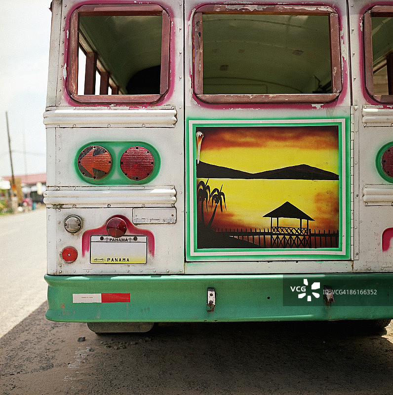 旅游巴士车身绘画图片素材