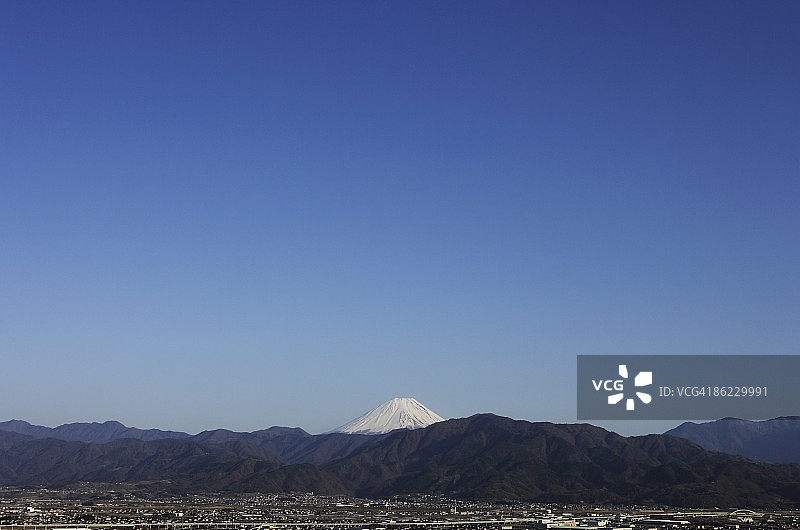 日本山梨县的富士山景色图片素材