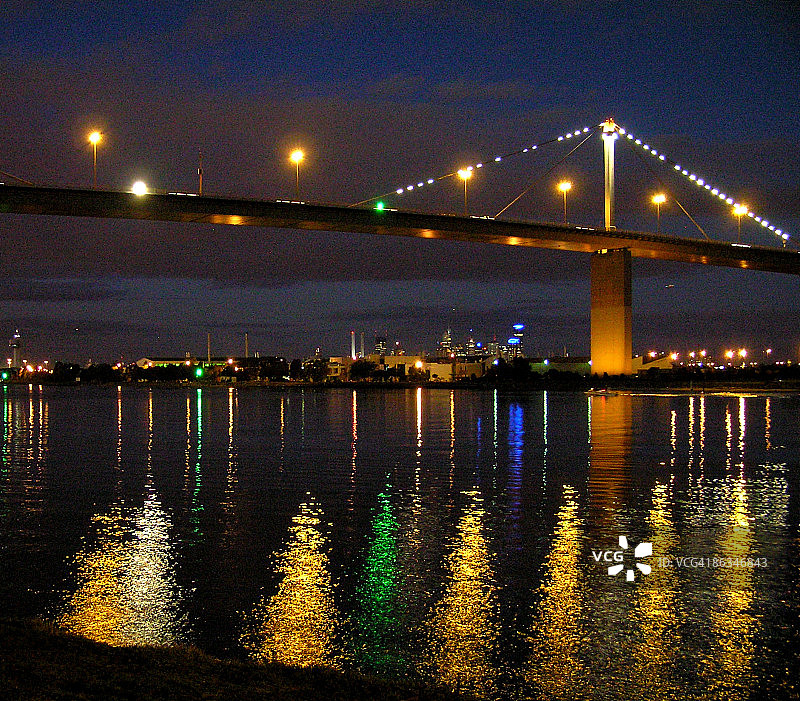 雅拉河西门大桥夜景图片素材