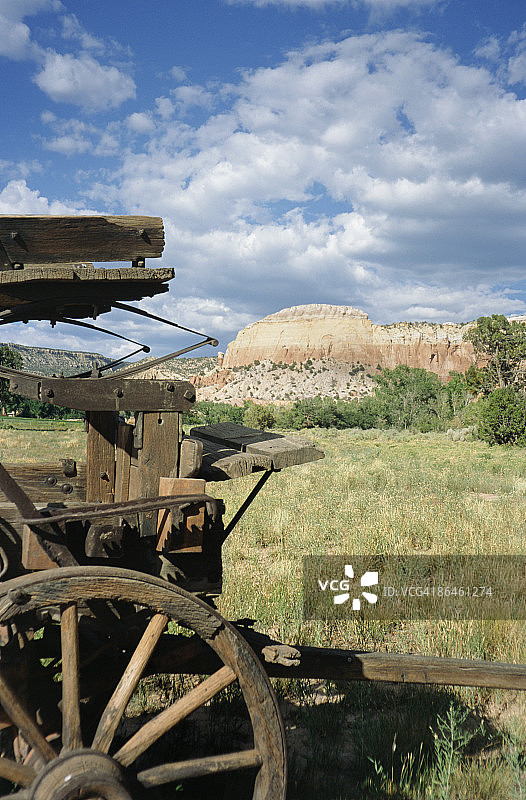 新墨西哥州幽灵牧场的古旧马车图片素材