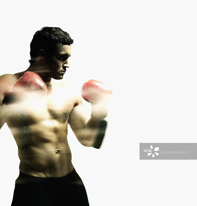 摆出战斗姿势的拳击手图片素材