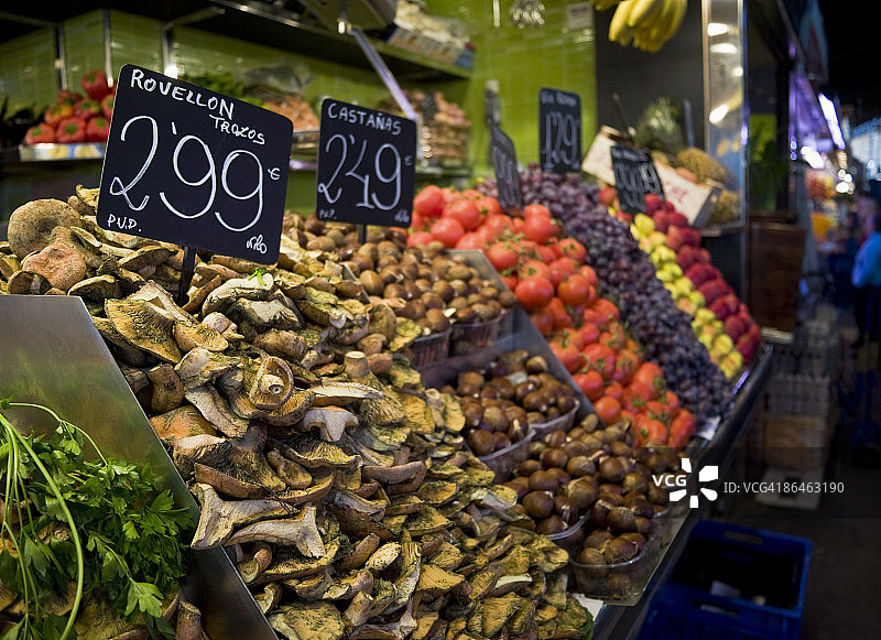 市场上的新鲜农产品图片素材