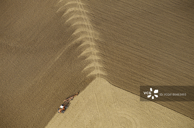 农用设备收割庄稼图片素材