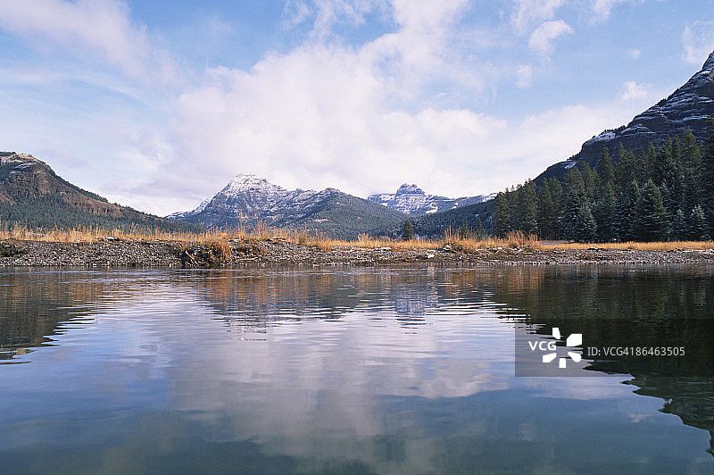 美国怀俄明州黄石国家公园的苏打孤丘溪图片素材