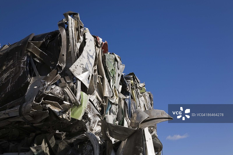 回收中心里被压碎的金属包图片素材