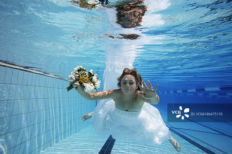 水下新娘图片素材