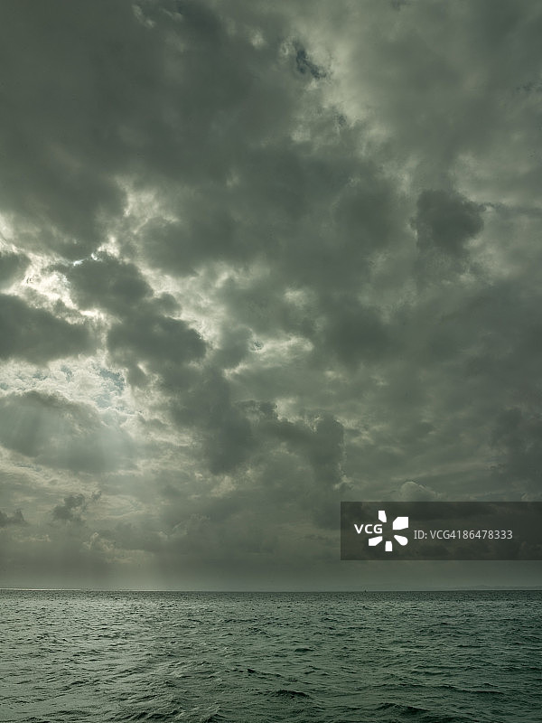 库纳亚拉卡蒂岛黄昏时分的海景图片素材