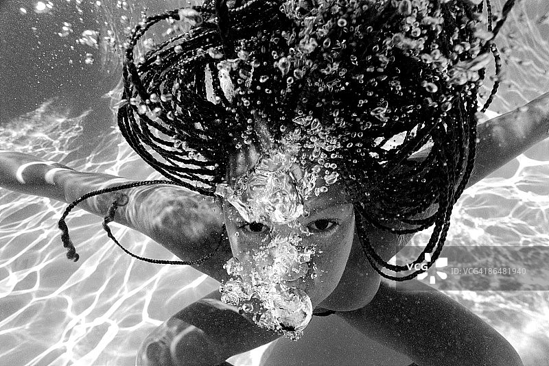 水下编发女人图片素材