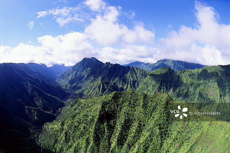 夏威夷考艾岛山脉航拍图片素材